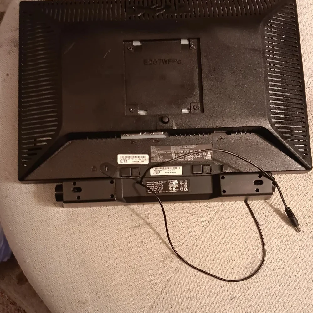 Dell LCD Widescreen Monitor w/ multimedia soundbar speakers
